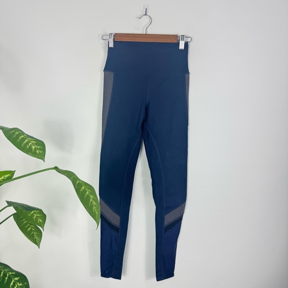 ALO Yoga Elevate Hi-Rise Leggings Navy Gray Mesh Colorblock Size XS GUC - Picture 4 of 12